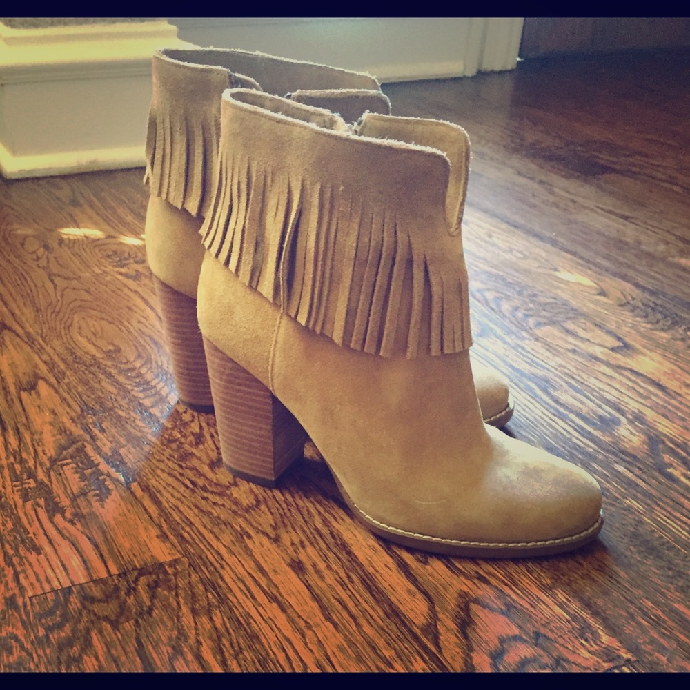 Classic fringe booties never worn